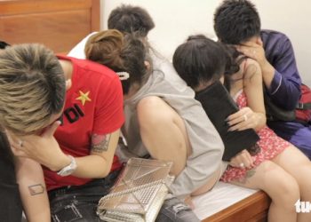 17 Nam Nu Tuoi Doi Muoi Phe Ma Tuy Trong Dem O Nha Nghi