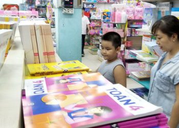 Nen Thoi Tranh Luan Mot Hay Nhieu Bo Sach Giao Khoa