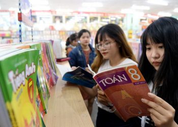 Nhieu Nguoi Nham Sach Giao Khoa Voi Chuong Trinh