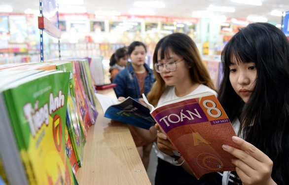 Nhieu Nguoi Nham Sach Giao Khoa Voi Chuong Trinh