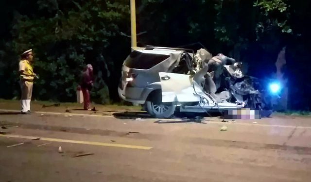 Oto 7 Cho Doi Dau Xe Tai Trong Dem 3 Nguoi Chet Tai Cho